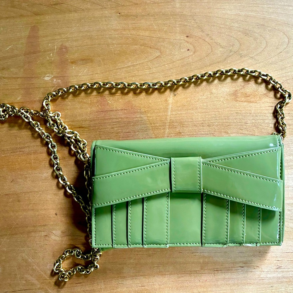 Green vinyl Zac Posen clutch with gold chain